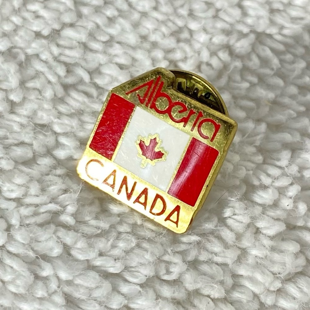 5/$35 Vintage Alberta Canada Canadian Flag Souvenir Pin